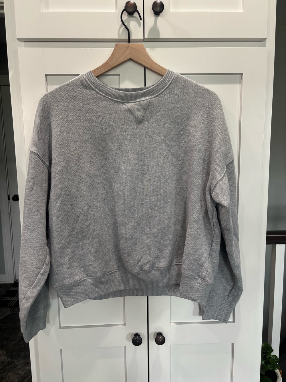 American Eagle Outfitters Light Gray Crewneck Sweatshirt